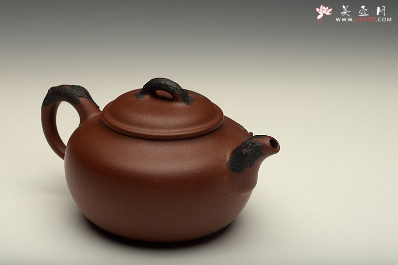 紫砂壶图片：传统小花货 敦厚实用 贴叶生动 松韵 - 宜兴紫砂壶网