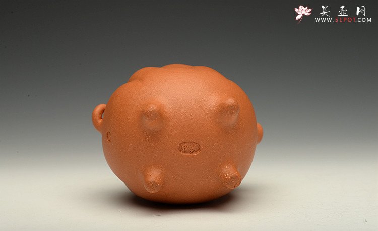 紫砂壶图片：施奇华老艺人全手茶宠锦集 文房茶宠水注之福猪 - 宜兴紫砂壶网