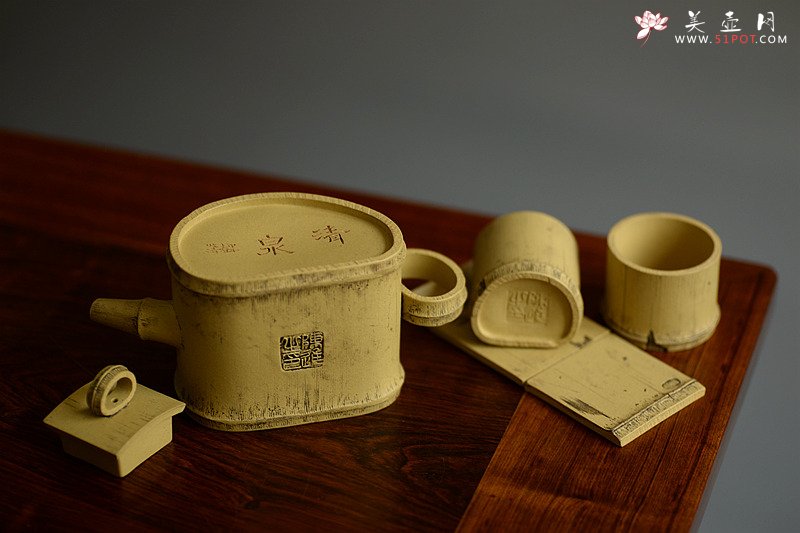 紫砂壶图片：朱牧清装饰 结构巧妙 自然得趣  全手青山云外 - 宜兴紫砂壶网