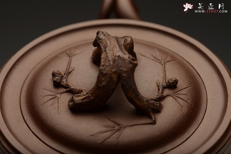 紫砂壶图片：陈腐老紫泥 仅一件不接受定做 手法老辣 花货潜力股 精致三友 - 宜兴紫砂壶网