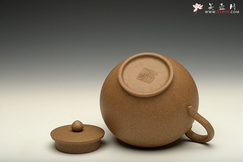 紫砂壶图片：独特韵味 古色古香 于洪霞新作 全手汉韵 饱满俊雅 - 宜兴紫砂壶网