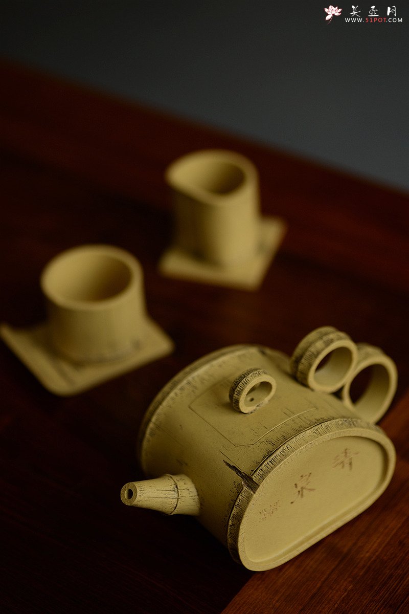 紫砂壶图片：朱牧清装饰 结构巧妙 自然得趣  全手青山云外 - 宜兴紫砂壶网