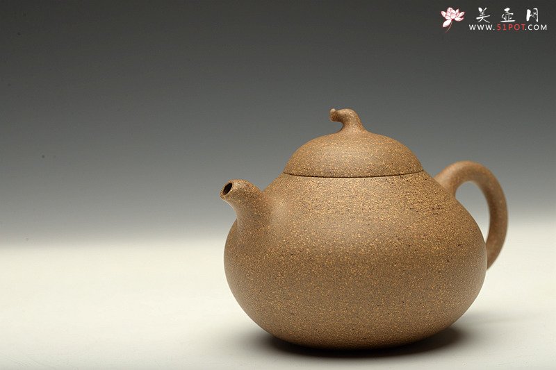 紫砂壶图片：于洪霞全手段泥小梨  仅此一件 小中见大 精气神到位 - 宜兴紫砂壶网