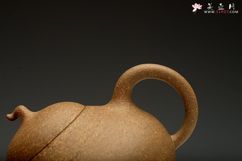 紫砂壶图片：于洪霞全手段泥小梨  仅此一件 小中见大 精气神到位 - 宜兴紫砂壶网