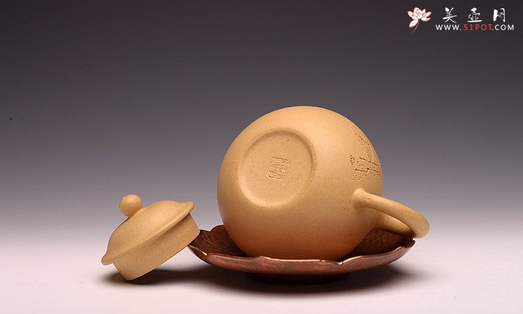 紫砂壶图片：实用有趣 本山绿之全手小莲子 刻绘古朴 - 宜兴紫砂壶网