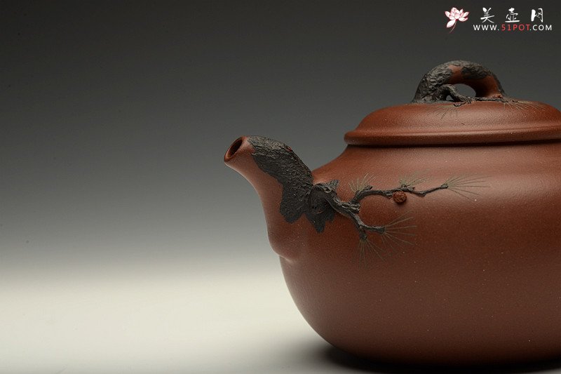 紫砂壶图片：传统小花货 敦厚实用 贴叶生动 松韵 - 宜兴紫砂壶网