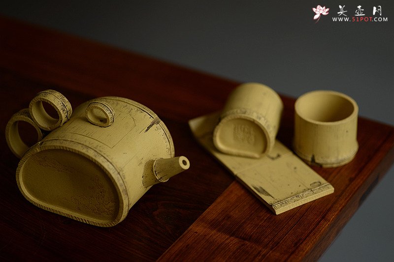 紫砂壶图片：朱牧清装饰 结构巧妙 自然得趣  全手青山云外 - 宜兴紫砂壶网