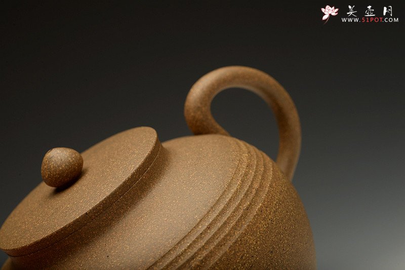 紫砂壶图片：独特韵味 古色古香 于洪霞新作 全手汉韵 饱满俊雅 - 宜兴紫砂壶网