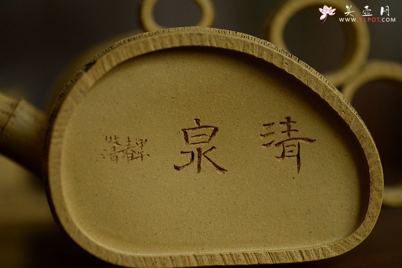 紫砂壶图片：朱牧清装饰 结构巧妙 自然得趣  全手青山云外 - 宜兴紫砂壶网