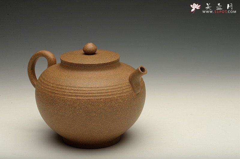 紫砂壶图片：独特韵味 古色古香 于洪霞新作 全手汉韵 饱满俊雅 - 宜兴紫砂壶网