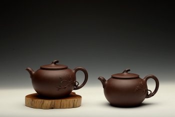 紫砂壶图片：进步之作 敦厚可人 简意花器 全手工双色惜春一对 - 宜兴紫砂壶网