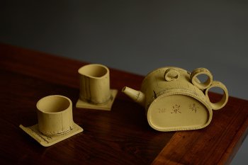 紫砂壶图片：朱牧清装饰 结构巧妙 自然得趣  全手青山云外 - 宜兴紫砂壶网