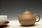 紫砂壶图片：于洪霞全手段泥小梨  仅此一件 小中见大 精气神到位 - 宜兴紫砂壶网
