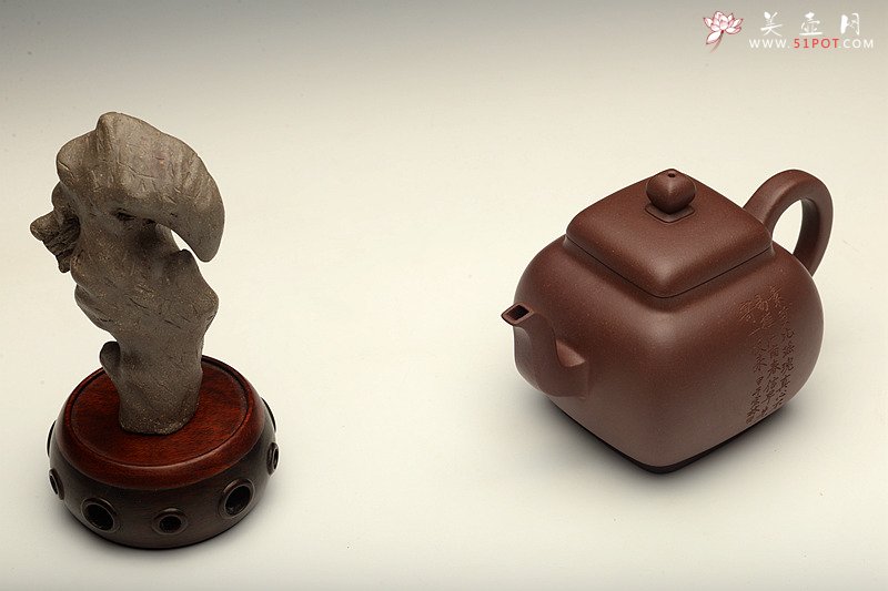 紫砂壶图片：何卫枫最新力作 高工陈宏林精心装饰 全手鸣远四方 端庄俊秀 - 宜兴紫砂壶网