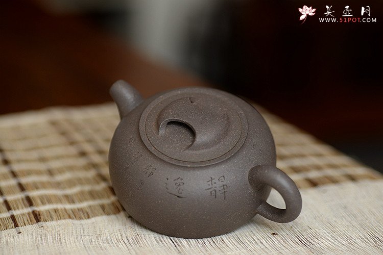 紫砂壶图片：经典不传统 全手圆踪 文气小壶 刘世涛自撰壶铭~ - 宜兴紫砂壶网