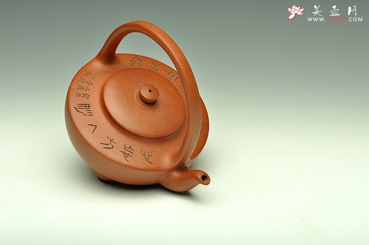 紫砂壶图片：难度极大 纯手工望月提梁 南京书画家孙国柱装饰  - 宜兴紫砂壶网