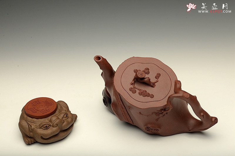 紫砂壶图片：似龟似桩 气韵流畅 精品 全手长寿梅桩 吉祥如意 - 宜兴紫砂壶网