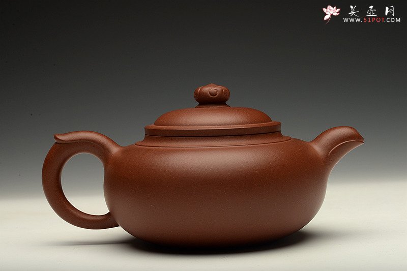 紫砂壶图片：精工实力派储俊伟代表作 厚雅飘逸  全手处处如意 - 宜兴紫砂壶网