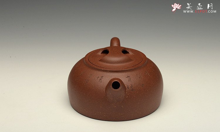 紫砂壶图片：经典不传统  全手圆踪 文气小壶 刘世涛自撰壶铭~ - 宜兴紫砂壶网