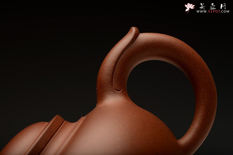 紫砂壶图片：精工实力派储俊伟代表作 厚雅飘逸  全手处处如意 - 宜兴紫砂壶网