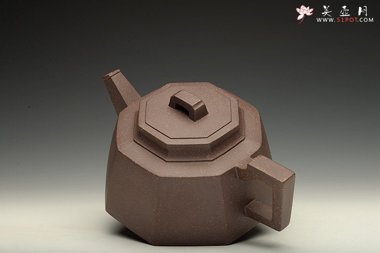 紫砂壶图片：马建鹏新作 工整厚重 线条挺拔  全手大八方 - 宜兴紫砂壶网