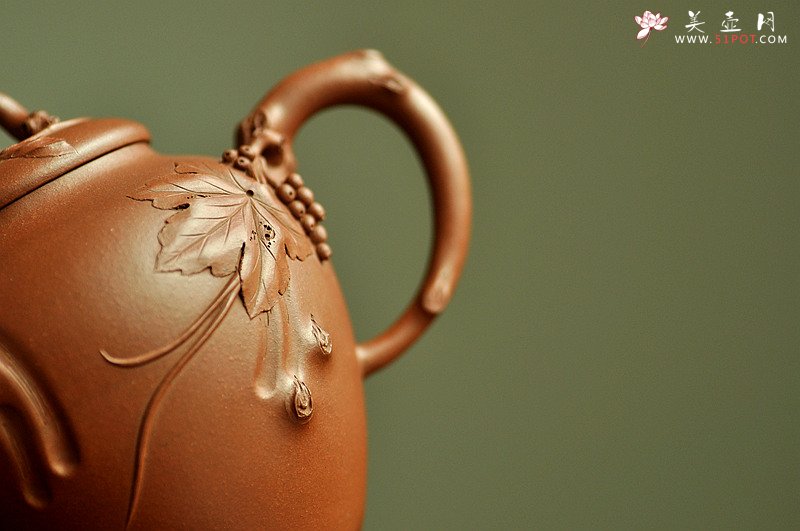 紫砂壶图片：原创花货 文气之作 葡萄宝瓶 孙伟强张新亚合作 丰收喜庆 - 宜兴紫砂壶网