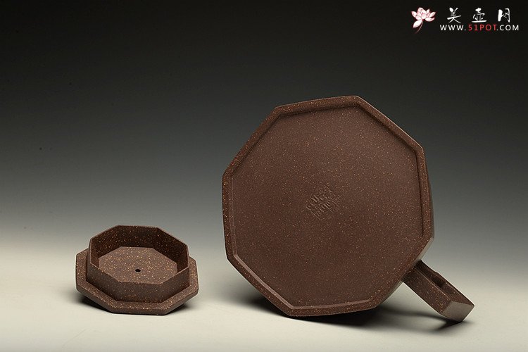 紫砂壶图片：马建鹏新作 工整厚重 线条挺拔  全手大八方 - 宜兴紫砂壶网