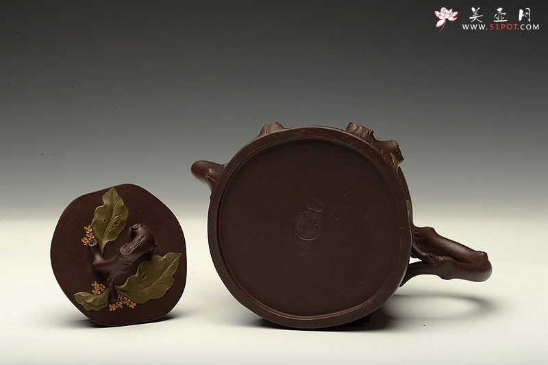 紫砂壶图片：蒋蓉花货风格 贴塑精致生动 桂花香 孙伟强张新亚合作 - 宜兴紫砂壶网