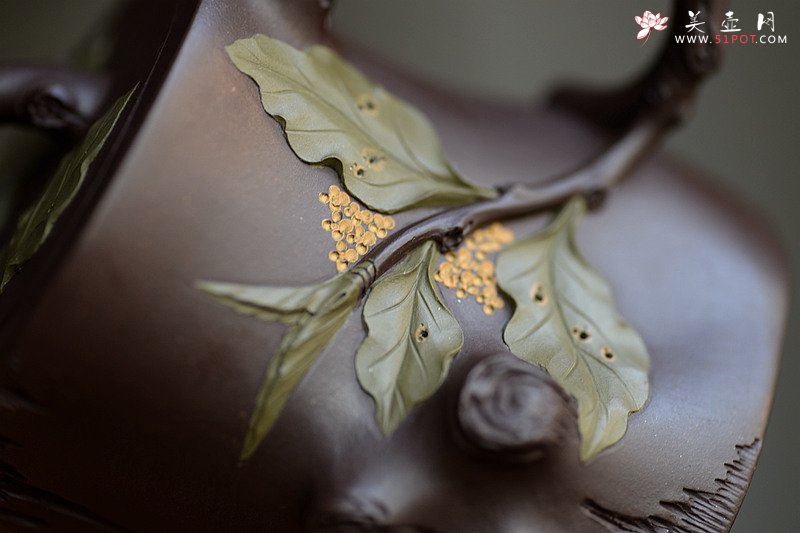 紫砂壶图片：蒋蓉花货风格 贴塑精致生动 桂花香 孙伟强张新亚合作 - 宜兴紫砂壶网