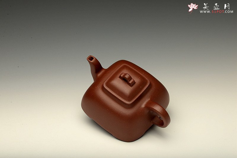 紫砂壶图片：全手工拍打成型 难度极高 孤棱 精工代表作 - 宜兴紫砂壶网