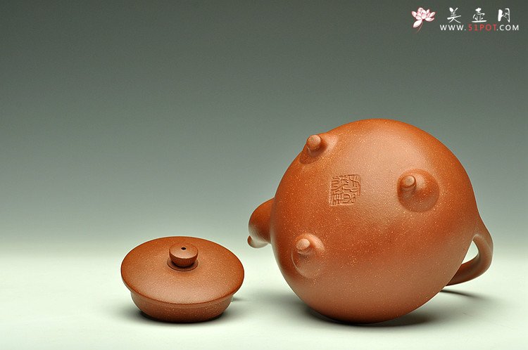 紫砂壶图片：难度极大 纯手工望月提梁 南京书画家孙国柱装饰  - 宜兴紫砂壶网