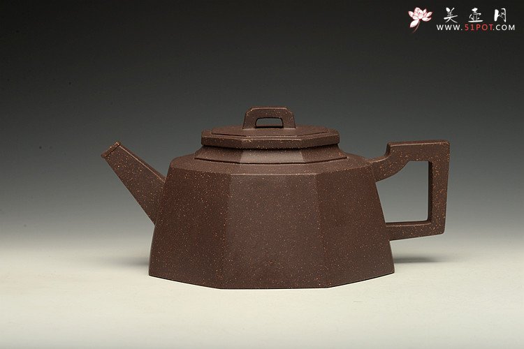 紫砂壶图片：马建鹏新作 工整厚重 线条挺拔  全手大八方 - 宜兴紫砂壶网