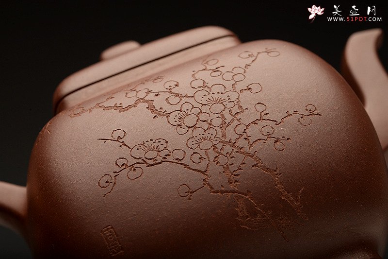 紫砂壶图片：何卫枫最新力作 高工陈宏林精心装饰 全手鸣远四方 端庄俊秀 - 宜兴紫砂壶网