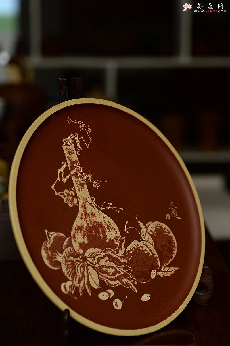 紫砂壶图片：陆逸舟精心装饰 清供挂盘 雅致书房 - 宜兴紫砂壶网