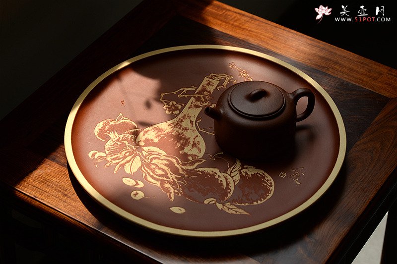 紫砂壶图片：陆逸舟精心装饰 清供挂盘 雅致书房 - 宜兴紫砂壶网