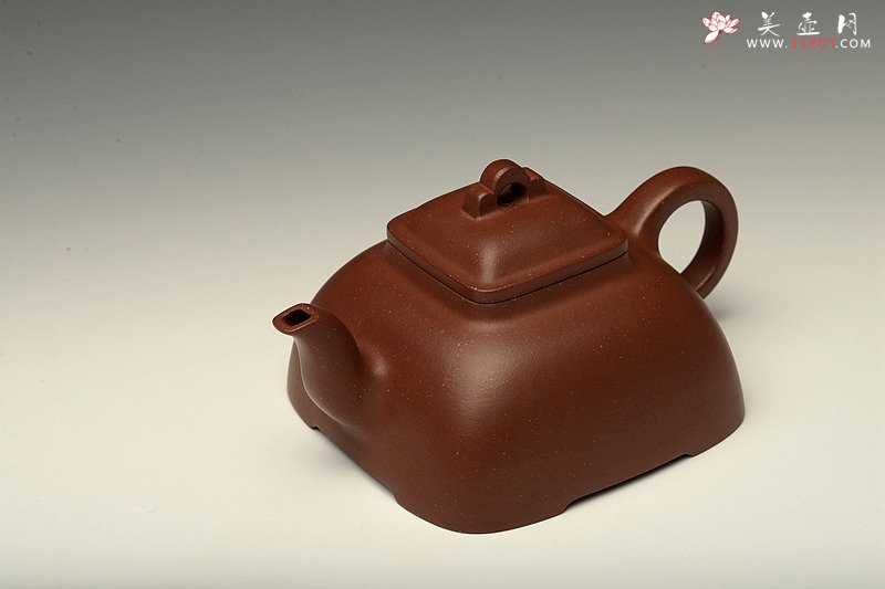 紫砂壶图片：全手工拍打成型 难度极高 孤棱 精工代表作 - 宜兴紫砂壶网