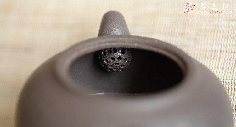 紫砂壶图片：经典不传统 全手圆踪 文气小壶 刘世涛自撰壶铭~ - 宜兴紫砂壶网