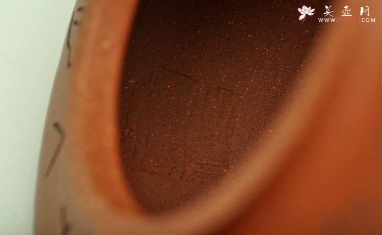 紫砂壶图片：难度极大 纯手工望月提梁 南京书画家孙国柱装饰  - 宜兴紫砂壶网