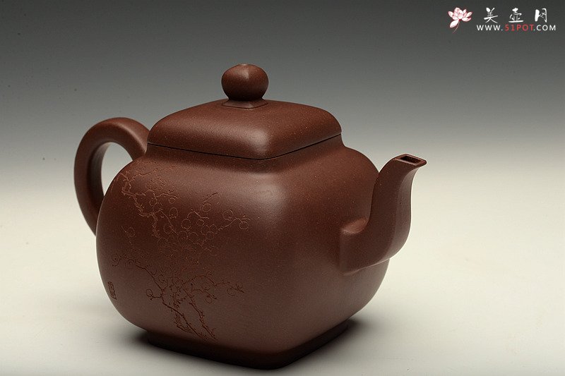 紫砂壶图片：何卫枫最新力作 高工陈宏林精心装饰 全手鸣远四方 端庄俊秀 - 宜兴紫砂壶网