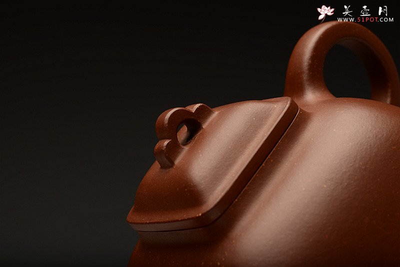 紫砂壶图片：全手工拍打成型 难度极高 孤棱 精工代表作 - 宜兴紫砂壶网