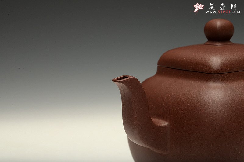 紫砂壶图片：何卫枫最新力作 高工陈宏林精心装饰 全手鸣远四方 端庄俊秀 - 宜兴紫砂壶网