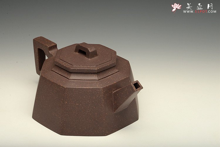 紫砂壶图片：马建鹏新作 工整厚重 线条挺拔  全手大八方 - 宜兴紫砂壶网