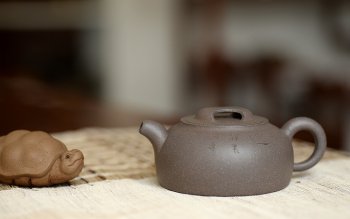 紫砂壶图片：经典不传统 全手圆踪 文气小壶 刘世涛自撰壶铭~ - 宜兴紫砂壶网