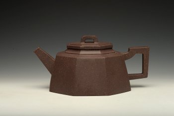 紫砂壶图片：马建鹏新作 工整厚重 线条挺拔  全手大八方 - 宜兴紫砂壶网