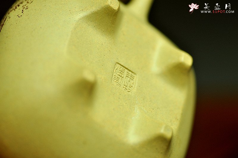 紫砂壶图片：文气小壶 器形端庄周正 本绿小传炉 - 宜兴紫砂壶网