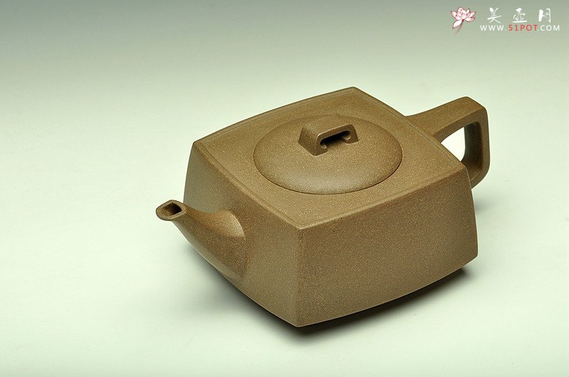 紫砂壶图片：方圆之精妙 优质青段 挺拔刚正 全手精工砂四方 经典代表作 - 宜兴紫砂壶网