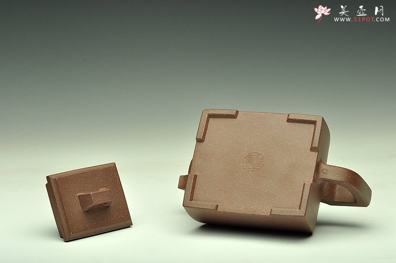 紫砂壶图片：厚重大气  全手琮鼎四方 - 宜兴紫砂壶网