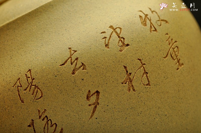 紫砂壶图片：文气作品  线条含蓄流畅 全手虚极 - 宜兴紫砂壶网