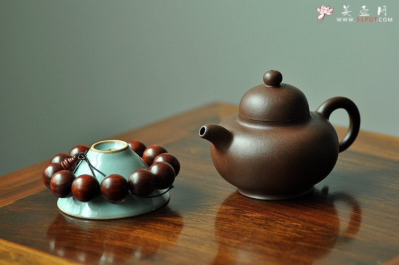 紫砂壶图片：传统实用 做工精致 极品陈腐老紫泥 全手高帽壶 - 宜兴紫砂壶网