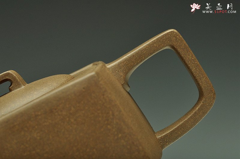 紫砂壶图片：方圆之精妙 优质青段 挺拔刚正 全手精工砂四方 经典代表作 - 宜兴紫砂壶网